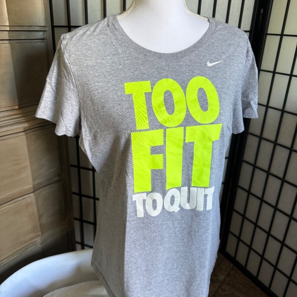 Nike Slim Fit Grey and Green t-shirt Women’s XL - Too Fit to quit - Picture 3 of 4